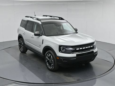 Used 2023 Ford Bronco Sport Outer Banks w/ Tech Package AWD/4WD image 42