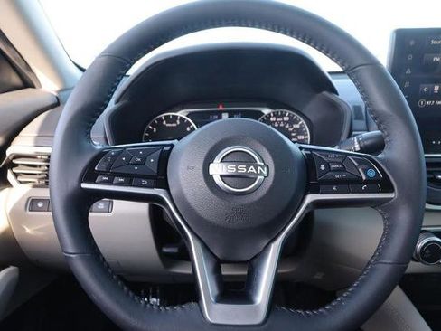 Certified 2023 Nissan Altima 2.5 SV w/ SV Premium Package image 11