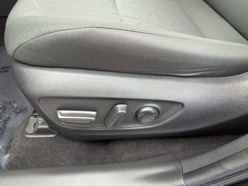 Used 2023 Toyota RAV4 AWD Hybrid image 16