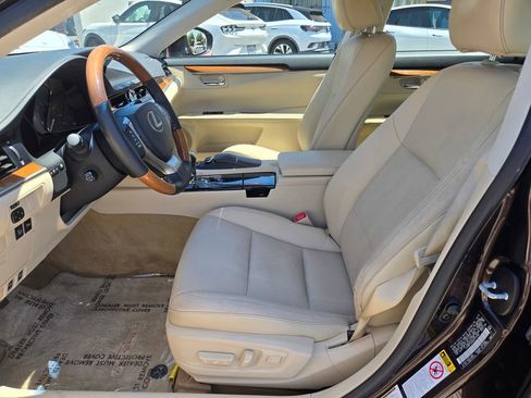 Used 2013 Lexus ES 300h w/ Luxury Pkg FWD image 18