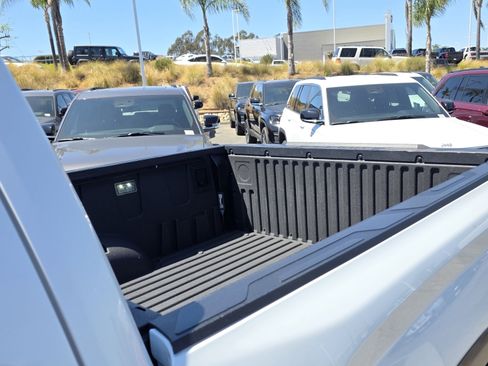 Used 2025 Toyota Tundra Platinum AWD/4WD image 18