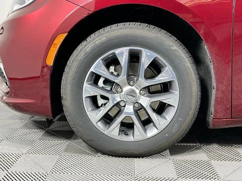Used 2023 Chrysler Pacifica Pinnacle image 36