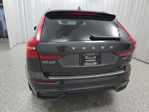 Used 2023 Volvo XC60 B5 Plus image 14