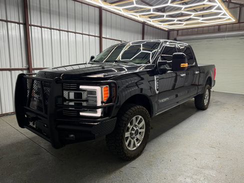 Used 2019 Ford F250 Limited w/ FX4 Off-Road Package AWD/4WD image 2