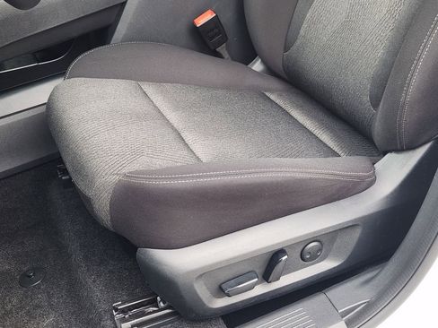Used 2025 Nissan Rogue SV FWD image 22