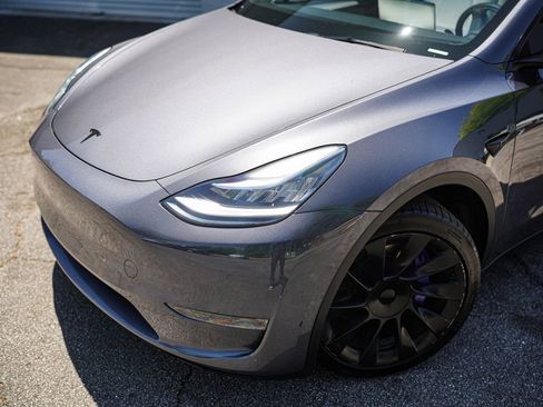 Used 2023 Tesla Model Y Long Range AWD/4WD image 2