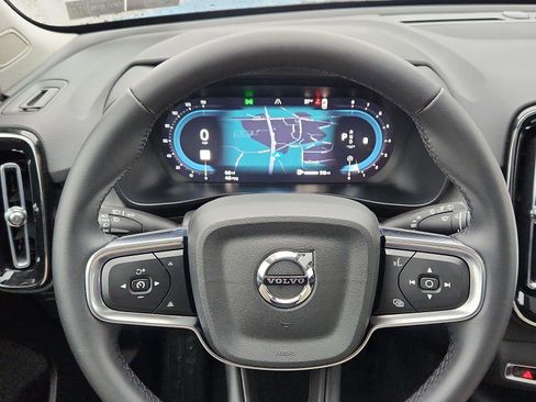 Certified 2025 Volvo XC40 B5 Plus image 23