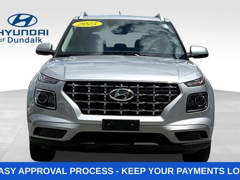 Used 2025 Hyundai Venue SEL FWD image 2