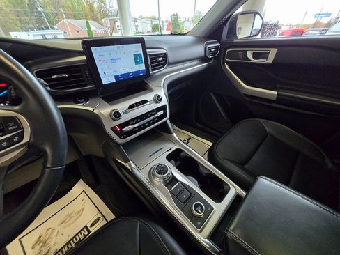 Used 2022 Ford Explorer XLT w/ Equipment Group 202A image 19