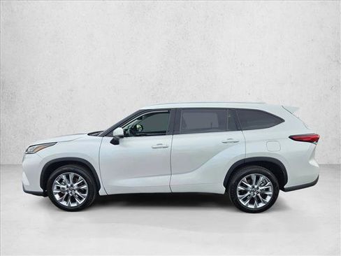 Used 2022 Toyota Highlander Limited image 9