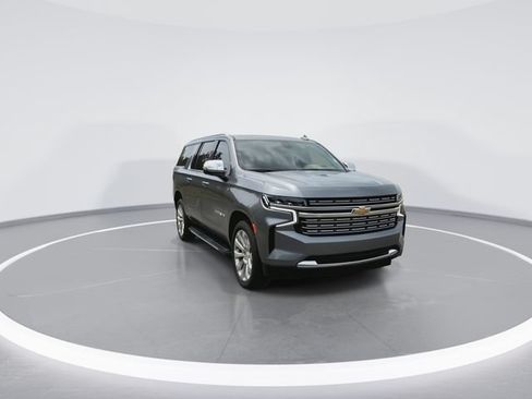 Used 2021 Chevrolet Suburban Premier w/ Premium Package AWD/4WD image 3