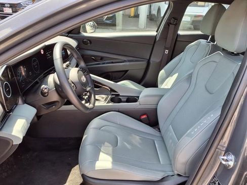 Used 2025 Hyundai Elantra Limited image 15