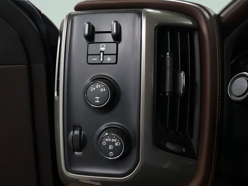 Used 2016 Chevrolet Silverado 2500 High Country w/ Duramax Plus Package AWD/4WD image 18