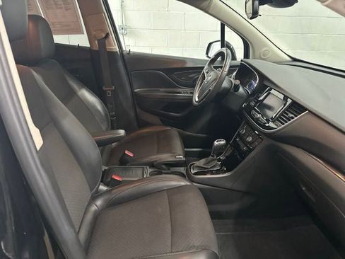 Used 2022 Buick Encore Preferred FWD image 21