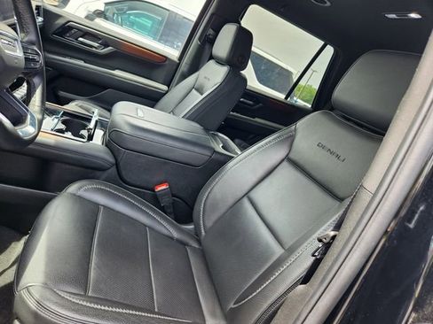 Used 2025 GMC Yukon Denali AWD/4WD image 14