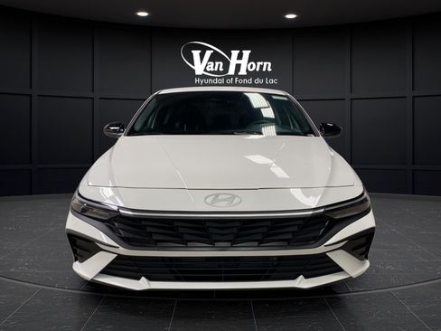 New 2026 Hyundai Elantra SEL FWD image 2