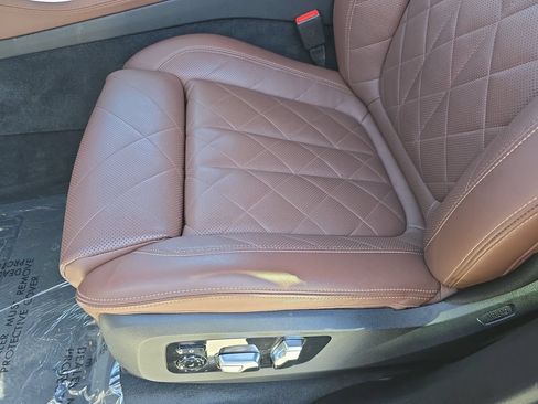 Used 2024 BMW X5 xDrive50e w/ Parking Assistance Package AWD/4WD image 32
