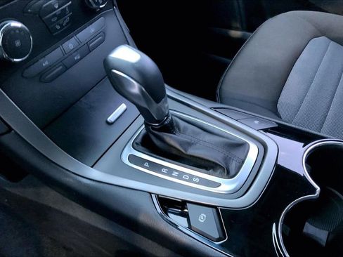 Used 2018 Ford Edge SE image 11