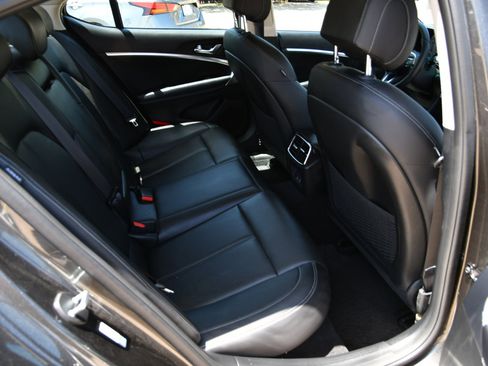 Used 2025 Genesis G70 2.5T image 24