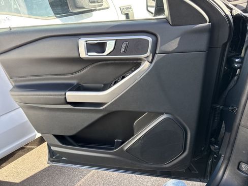 Used 2023 Ford Explorer XLT image 26