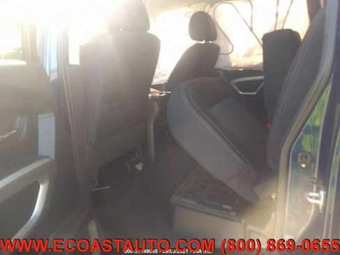 Used 2017 Nissan Titan SV image 9