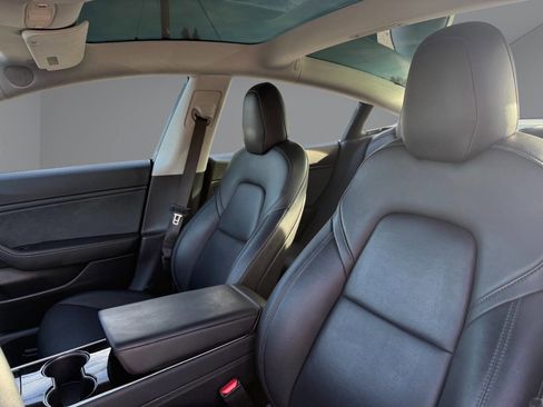 Used 2018 Tesla Model 3 Long Range image 9