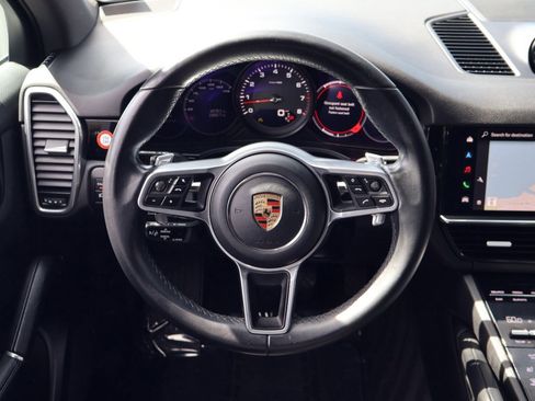 Certified 2023 Porsche Cayenne Platinum Edition image 15