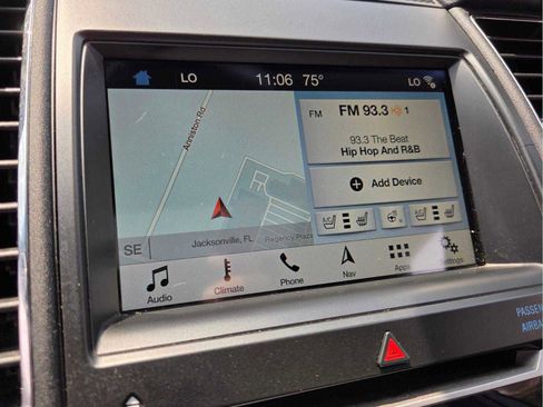Used 2018 Ford Taurus Limited FWD image 27