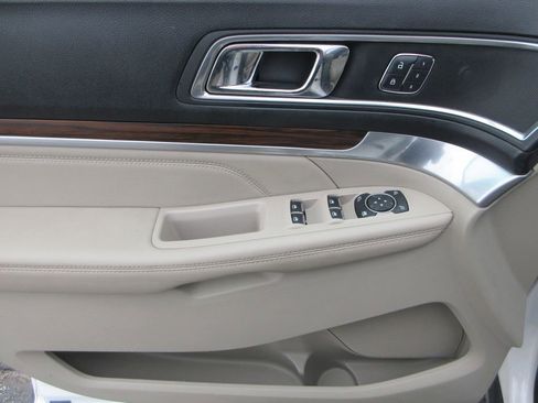 Used 2018 Ford Explorer Limited w/ Class II Trailer Tow Package image 24