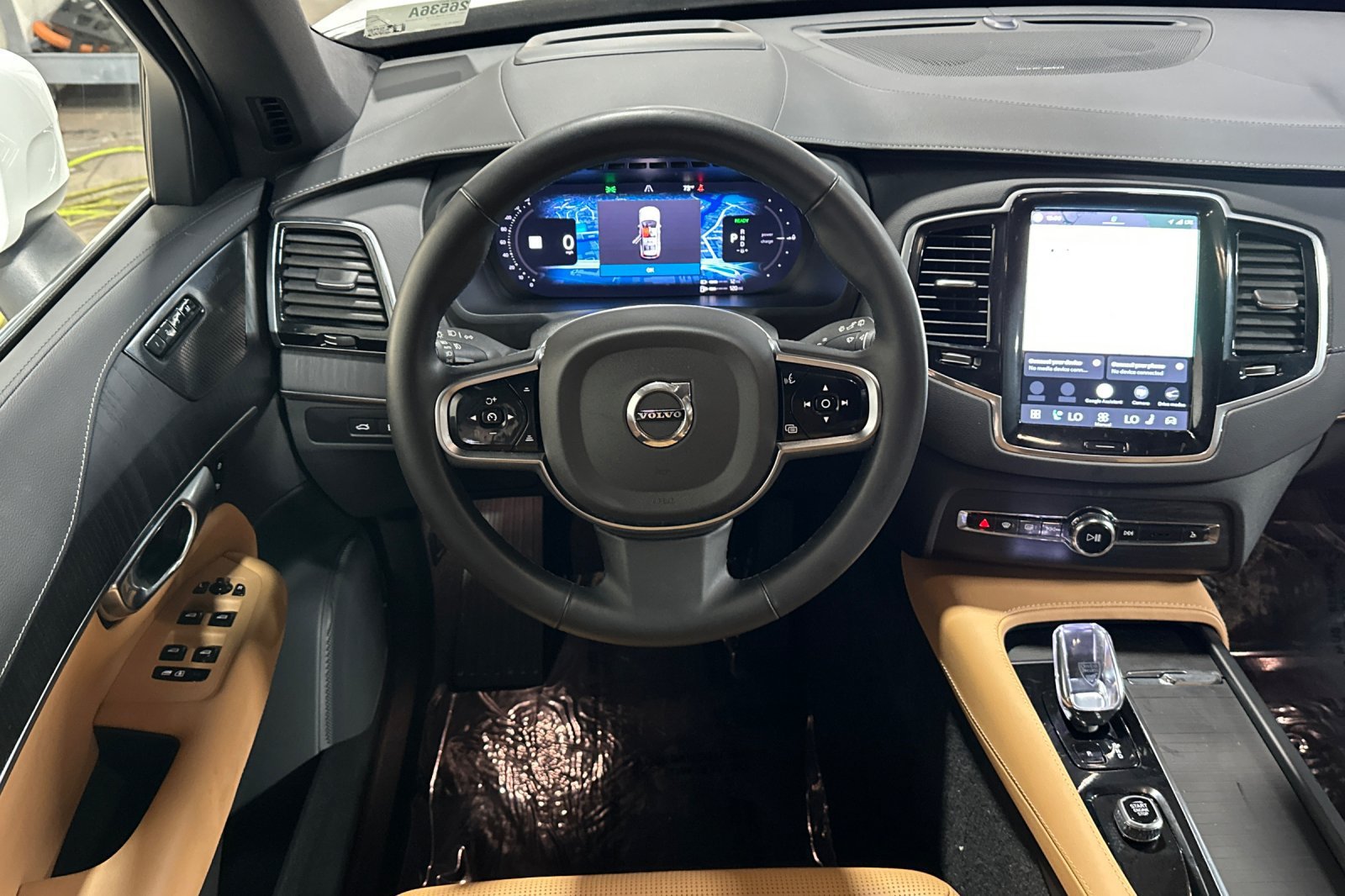 Certified 2025 Volvo XC90 T8 Ultra w/ Protection Package AWD/4WD image 17