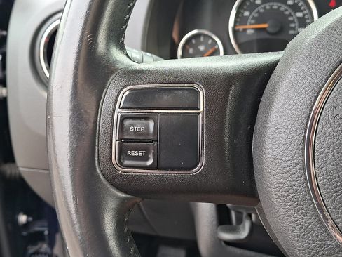Used 2014 Jeep Compass Latitude FWD image 19