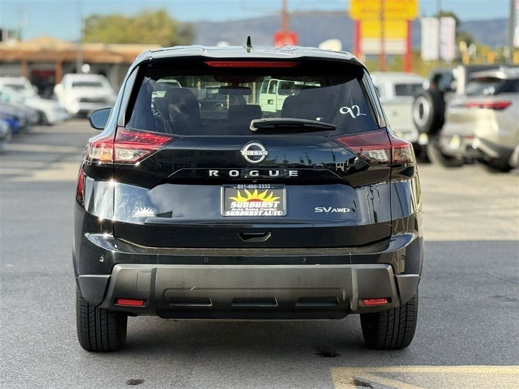 Used 2024 Nissan Rogue SV AWD/4WD image 6