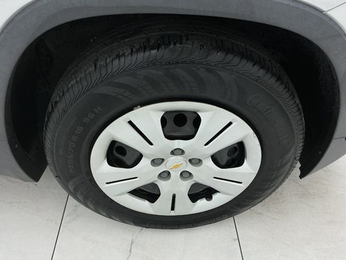 Used 2018 Chevrolet Trax LS FWD image 45