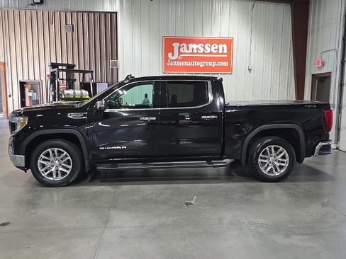 Used 2022 GMC Sierra 1500 SLT image 2