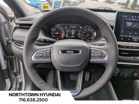 Used 2026 Jeep Compass Limited AWD/4WD image 7