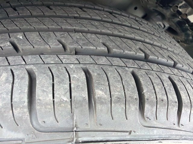 Used 2025 Chevrolet Trax LT FWD image 9