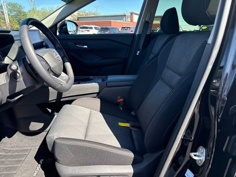 Used 2025 Nissan Rogue SV image 11