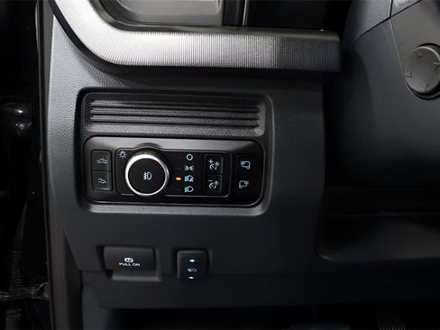 Used 2025 Ford F250 Platinum image 17