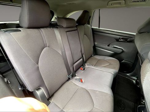 Used 2023 Toyota Highlander L FWD image 26