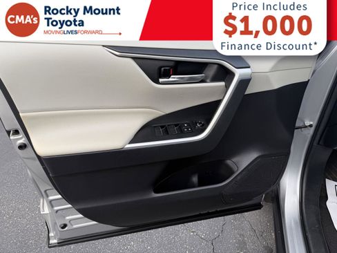 Used 2021 Toyota RAV4 XLE Premium image 10