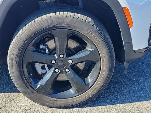 Used 2023 Jeep Grand Cherokee L Limited w/ Black Appearance Package image 22