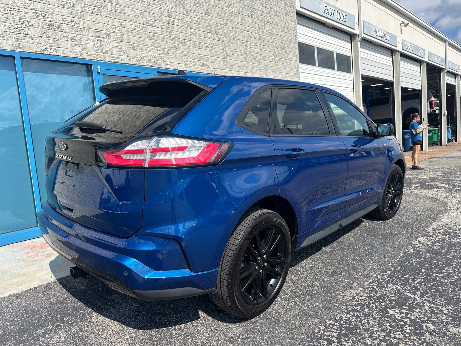 Certified 2024 Ford Edge ST-Line w/ Cargo Accessory Package AWD/4WD image 3