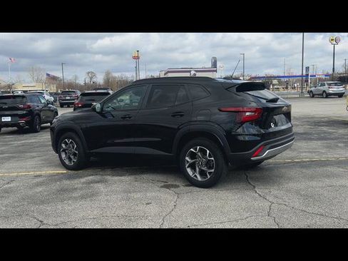 Certified 2025 Chevrolet Trax LT w/ Driver Confidence Package image 29