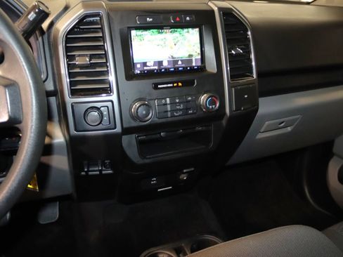 Used 2018 Ford F150 XLT image 44