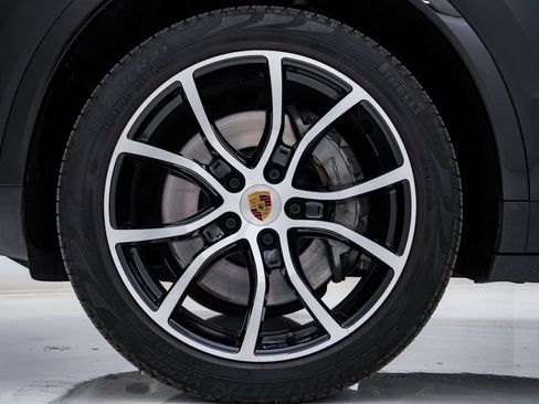 Certified 2023 Porsche Cayenne S AWD/4WD image 13
