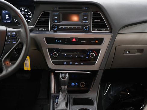 Used 2015 Hyundai Sonata SE FWD image 15