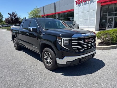 Used 2025 GMC Sierra 1500 SLT AWD/4WD image 3