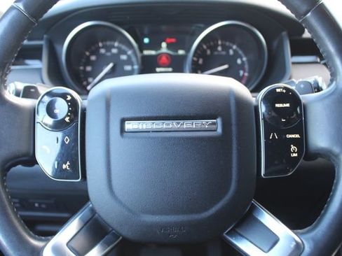 Used 2019 Land Rover Discovery SE image 16