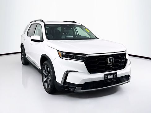 Used 2023 Honda Pilot Touring image 12