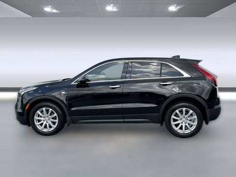 Used 2023 Cadillac XT4 Luxury w/ Cold Weather Package FWD image 2